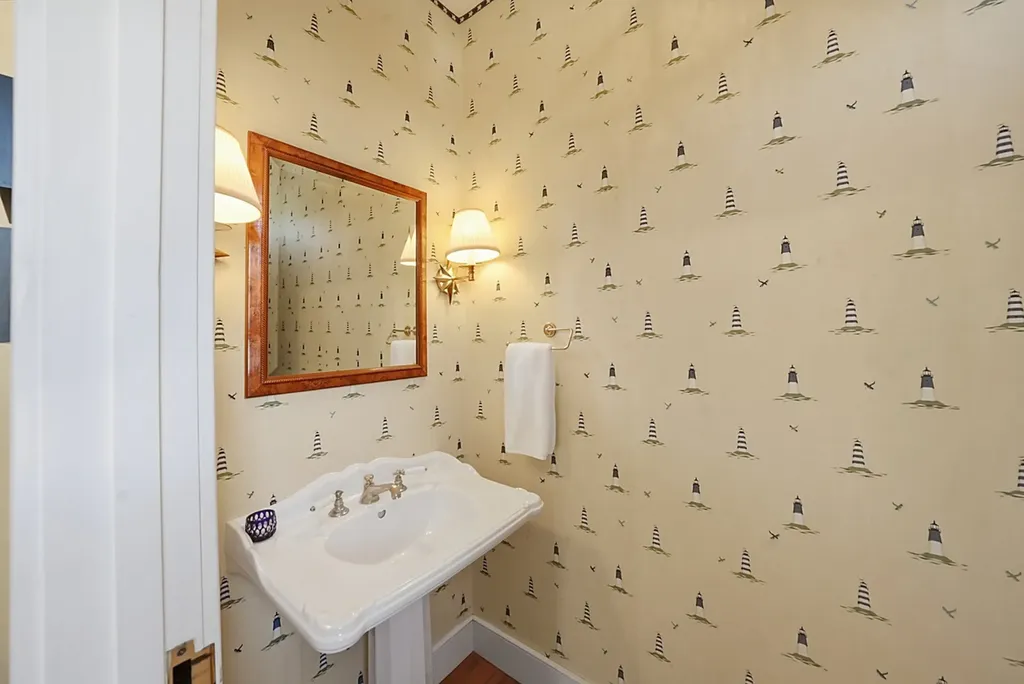 14 Thayer Street Edgartown MA 02539