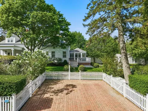 14 Thayer Street Edgartown MA 02539