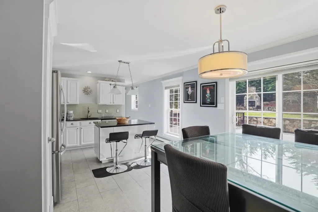 21 Davis Street Vineyard Haven MA 02568