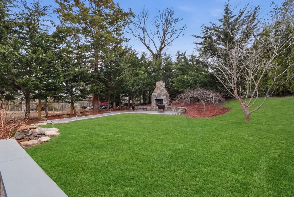 21 Davis Street Vineyard Haven MA 02568