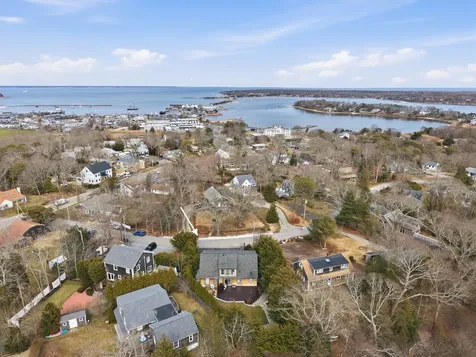 21 Davis Street Vineyard Haven MA 02568