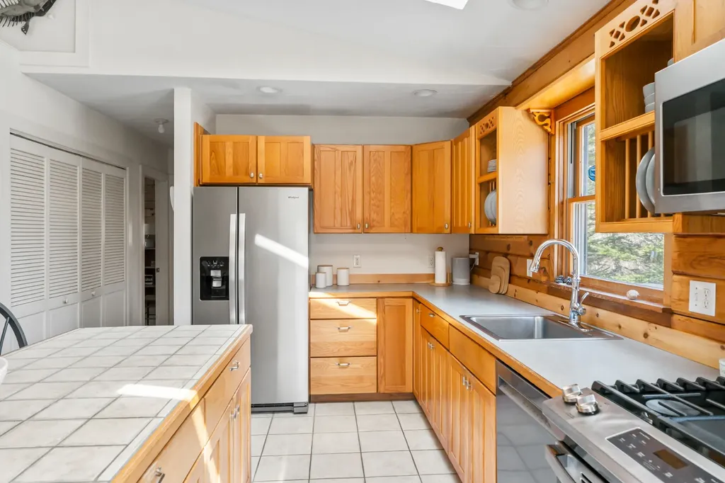 7 Pip'n Circle Edgartown MA 02539