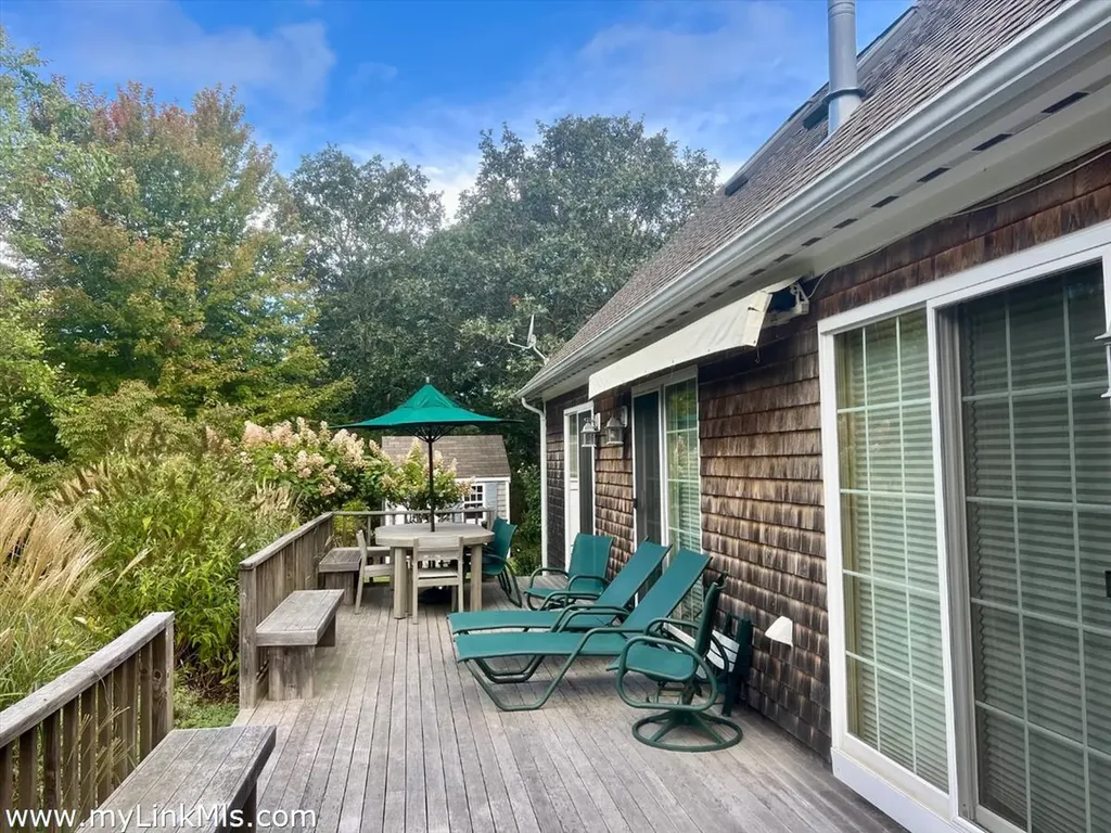 10 Trotters Lane West Tisbury MA 02575