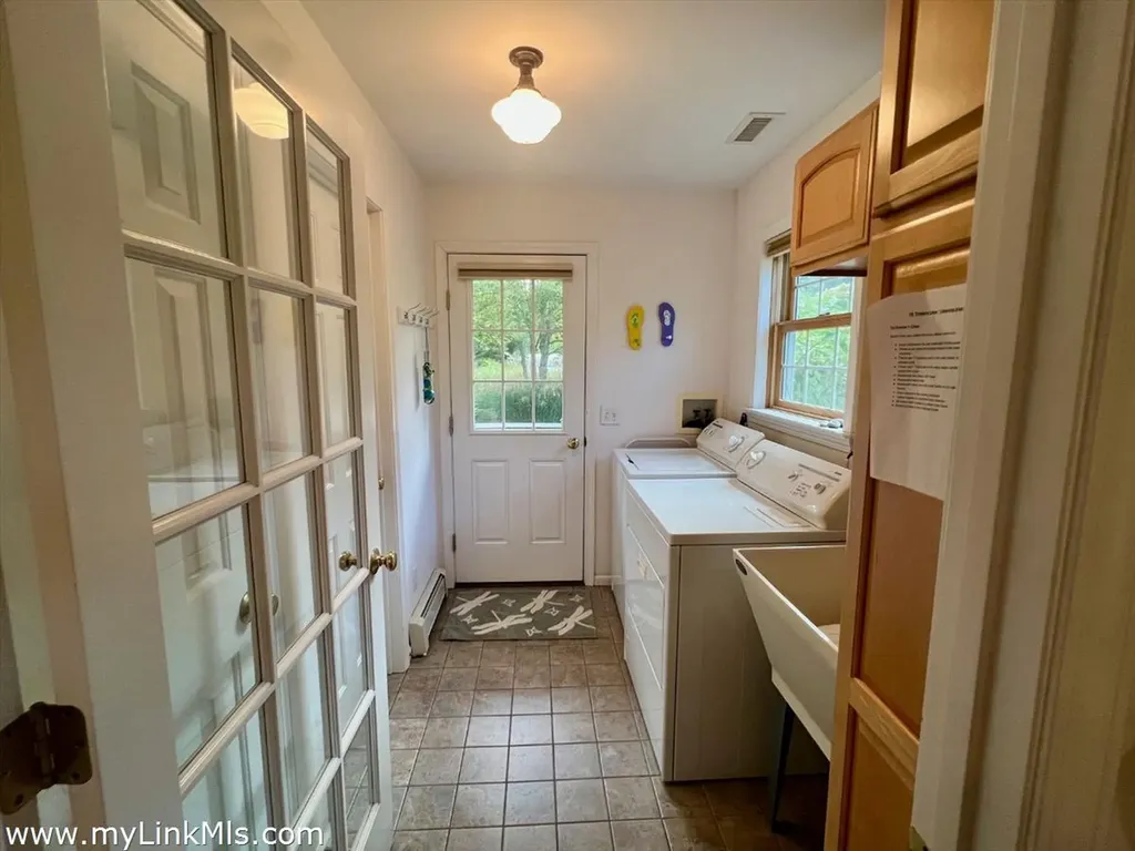 10 Trotters Lane West Tisbury MA 02575