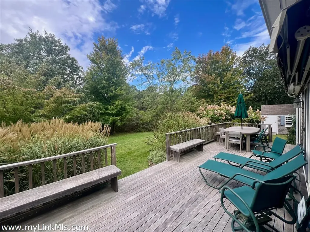 10 Trotters Lane West Tisbury MA 02575