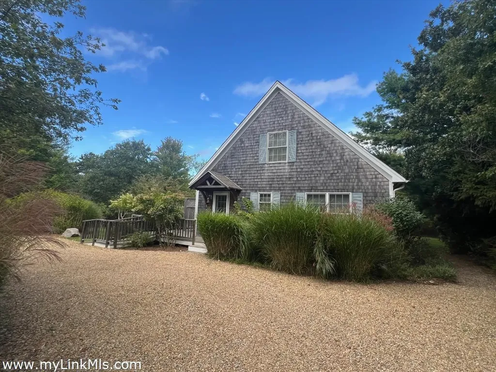 10 Trotters Lane West Tisbury MA 02575