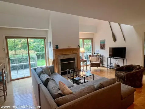 10 Trotters Lane West Tisbury MA 02575