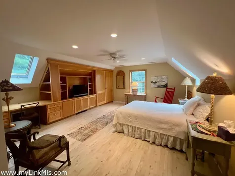 10 Trotters Lane West Tisbury MA 02575