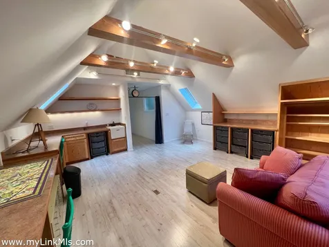 10 Trotters Lane West Tisbury MA 02575