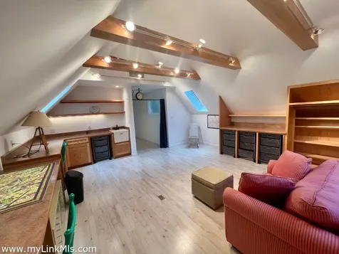 10 Trotters Lane West Tisbury MA 02575
