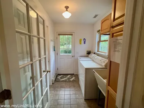 10 Trotters Lane West Tisbury MA 02575
