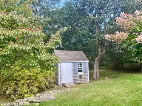 10 Trotters Lane West Tisbury MA 02575