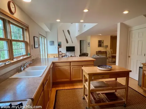10 Trotters Lane West Tisbury MA 02575