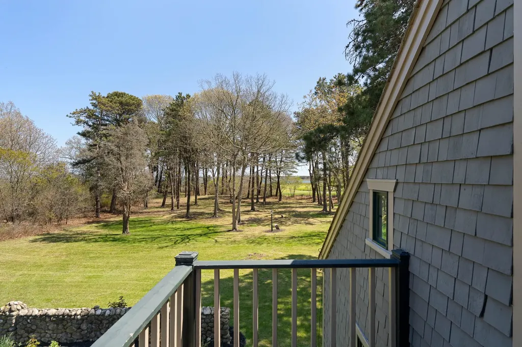 15 Tamarack Lane Oak Bluffs MA 02557
