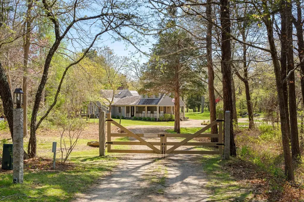 15 Tamarack Lane Oak Bluffs MA 02557
