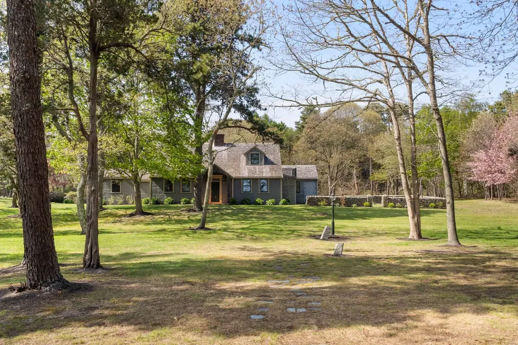 15 Tamarack Lane Oak Bluffs MA 02557