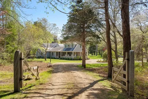 15 Tamarack Lane Oak Bluffs MA 02557
