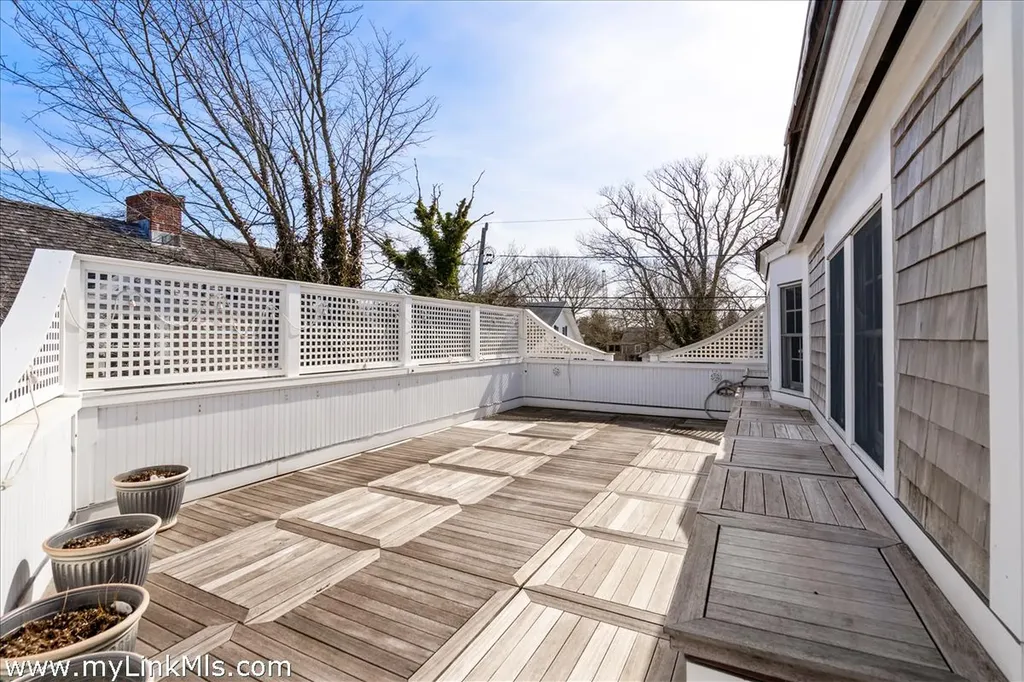 62 North Summer Street Edgartown MA 02539