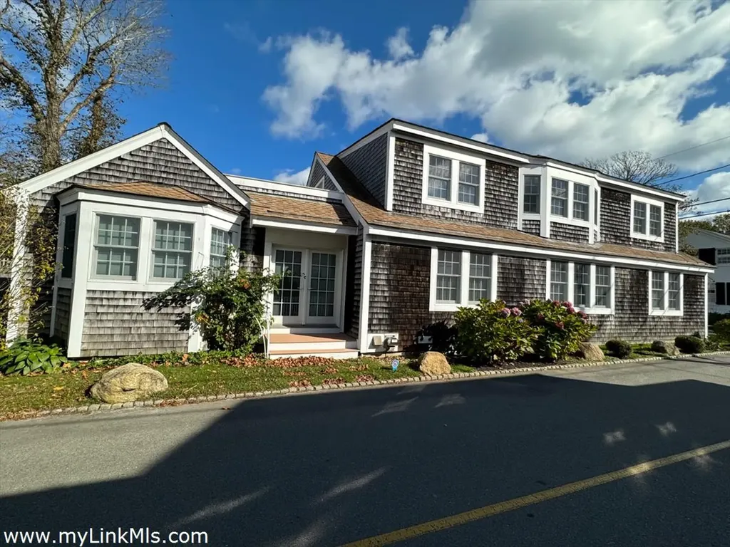 62 North Summer Street Edgartown MA 02539