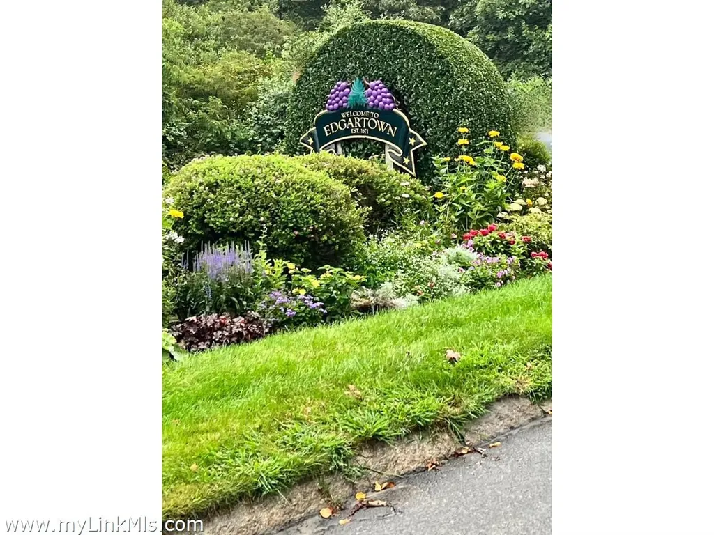 62 North Summer Street Edgartown MA 02539
