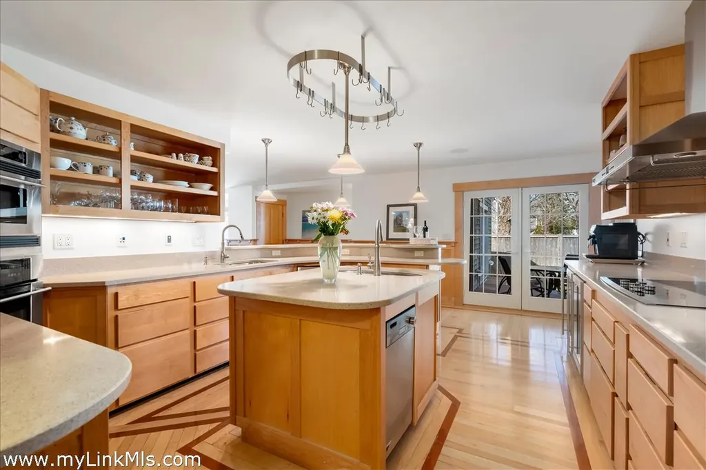 62 North Summer Street Edgartown MA 02539