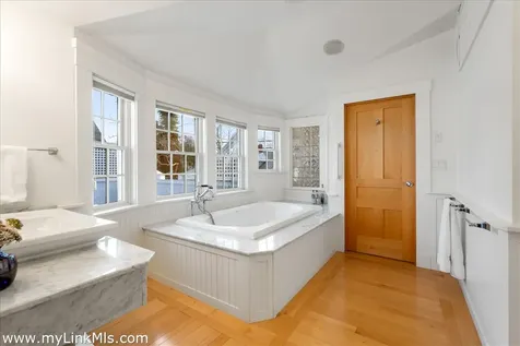 62 North Summer Street Edgartown MA 02539