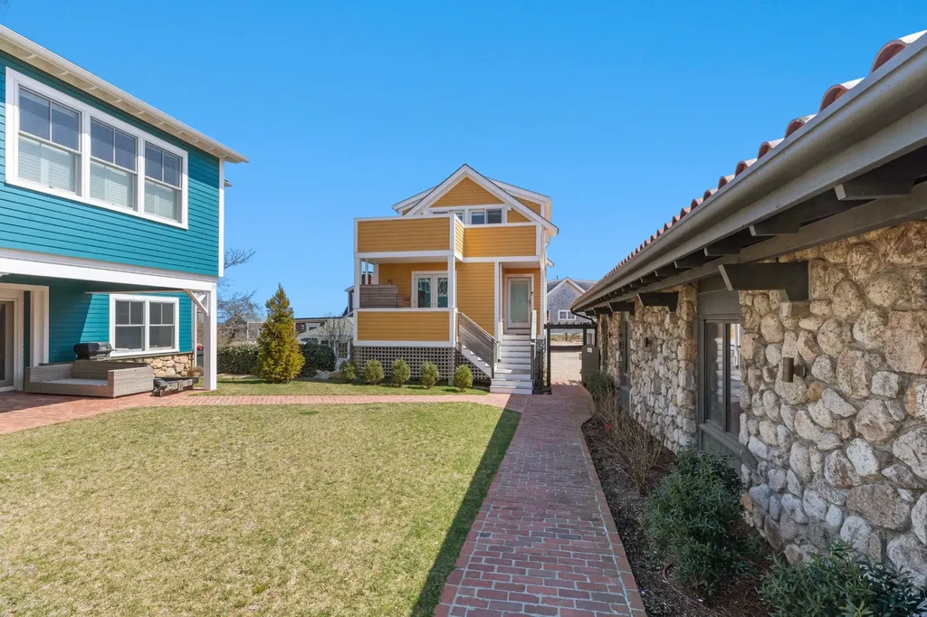 26 Union Court Vineyard Haven MA 02568
