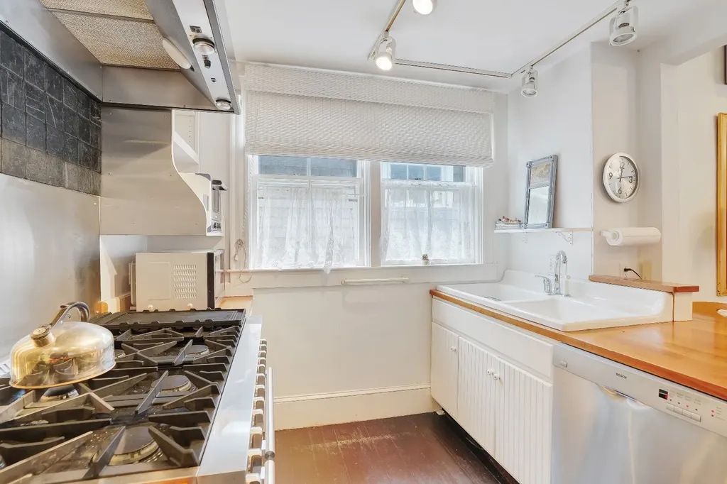 25 Pennacook Avenue Oak Bluffs MA 02557