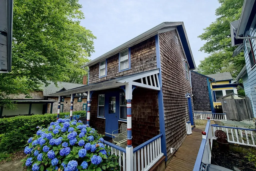 25 Pennacook Avenue Oak Bluffs MA 02557