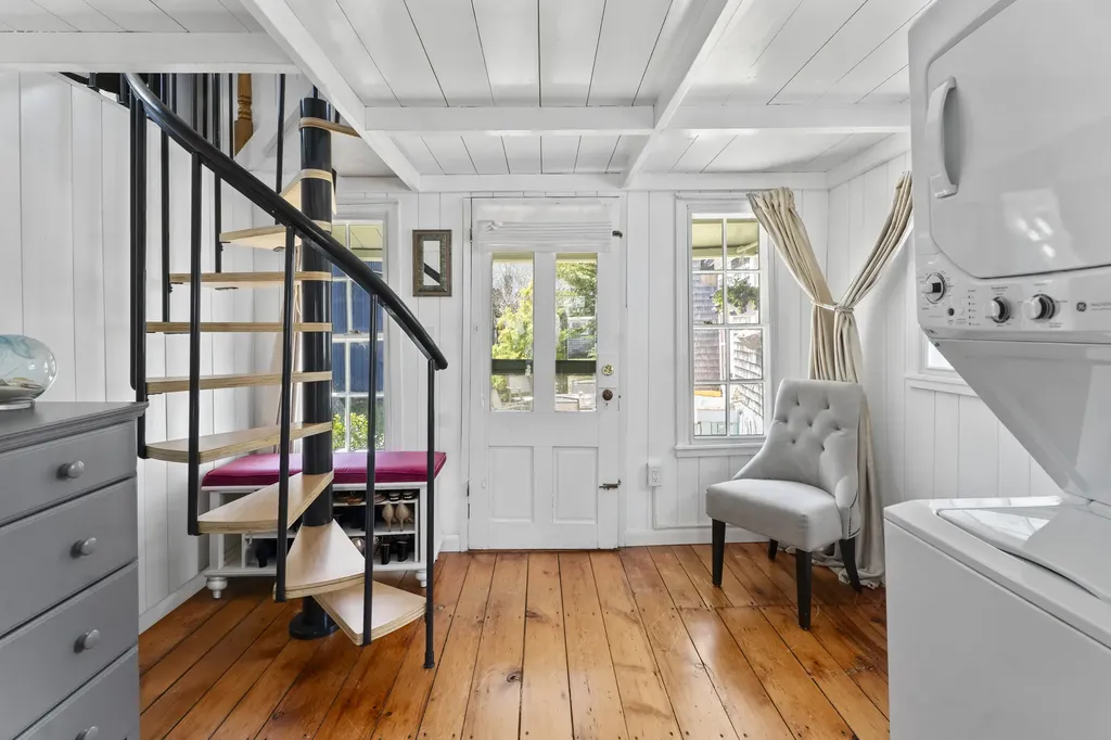 1 Pease Avenue Oak Bluffs MA 02557