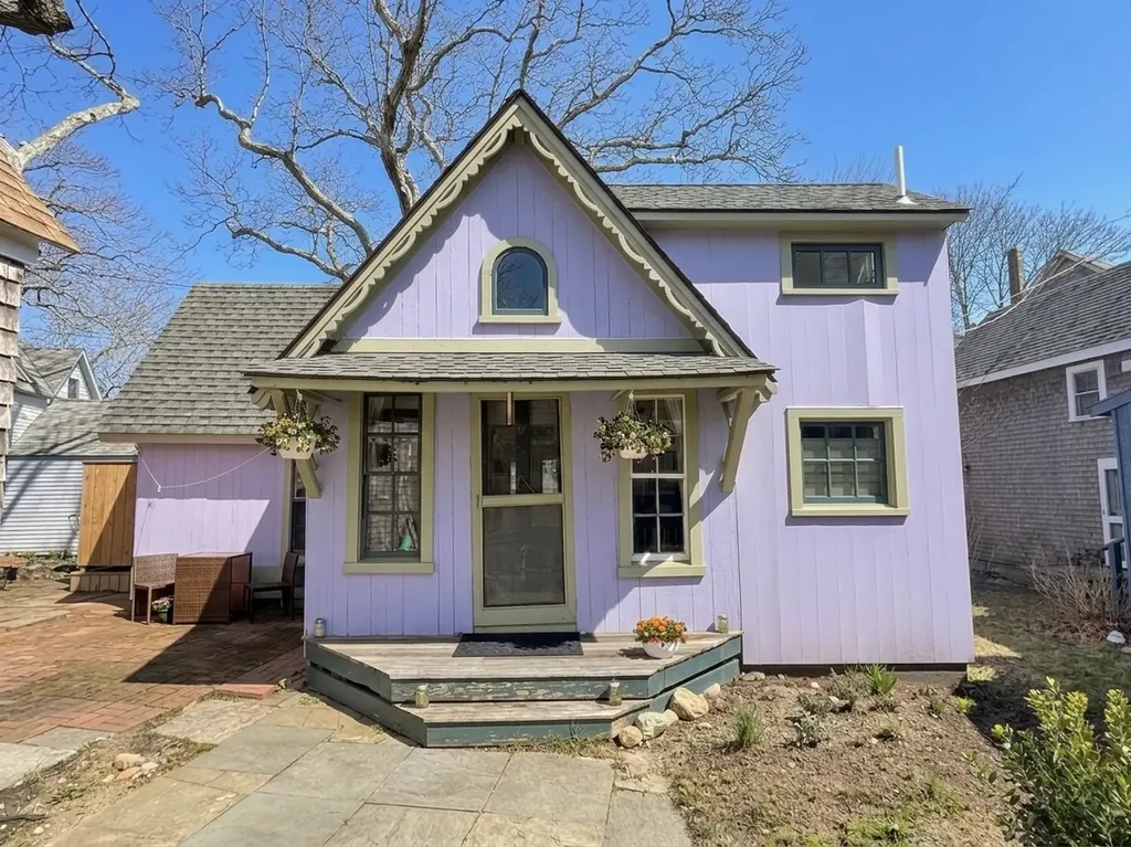 1 Pease Avenue Oak Bluffs MA 02557