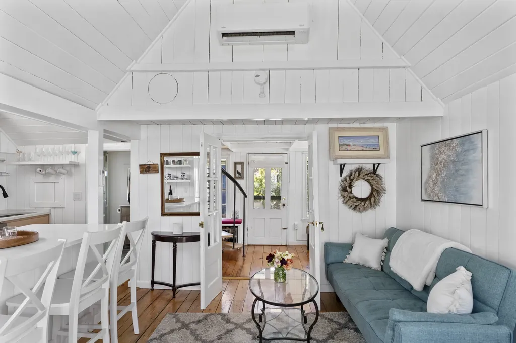 1 Pease Avenue Oak Bluffs MA 02557