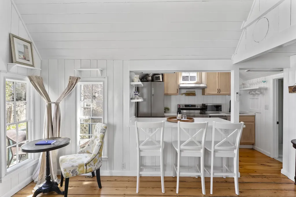 1 Pease Avenue Oak Bluffs MA 02557