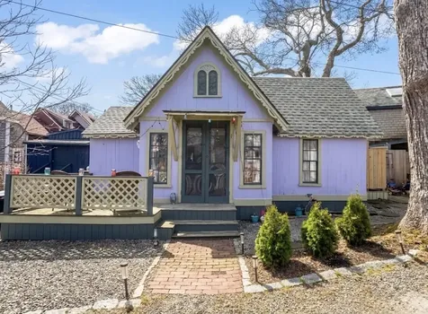 1 Pease Avenue Oak Bluffs MA 02557