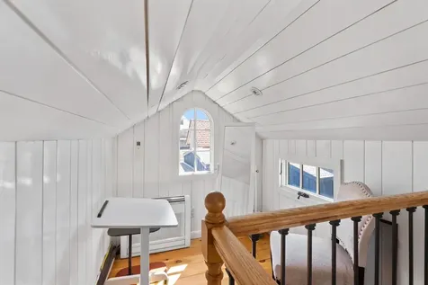 1 Pease Avenue Oak Bluffs MA 02557