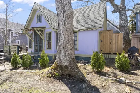 1 Pease Avenue Oak Bluffs MA 02557
