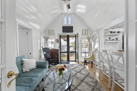 1 Pease Avenue Oak Bluffs MA 02557