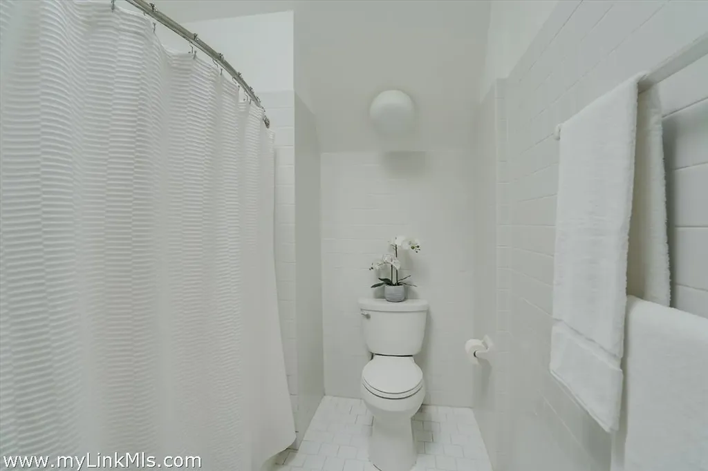 44 Cencelle Chilmark MA 02535