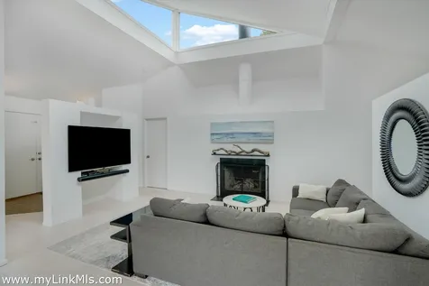 44 Cencelle Chilmark MA 02535
