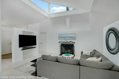 44 Cencelle Chilmark MA 02535