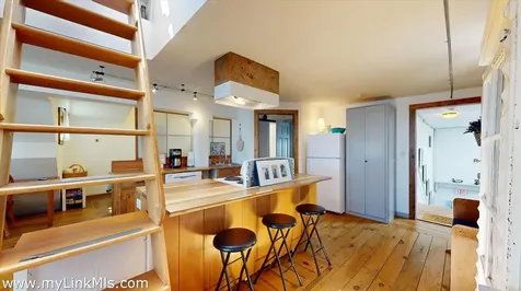 37 Circuit Avenue Oak Bluffs MA 02557