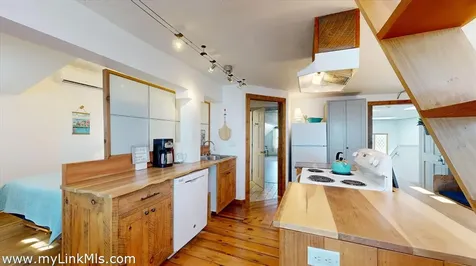 37 Circuit Avenue Oak Bluffs MA 02557