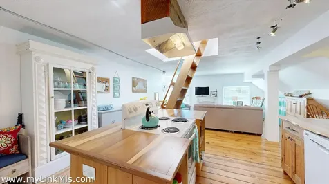 37 Circuit Avenue Oak Bluffs MA 02557