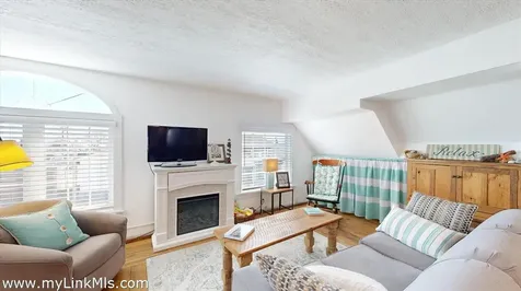 37 Circuit Avenue Oak Bluffs MA 02557