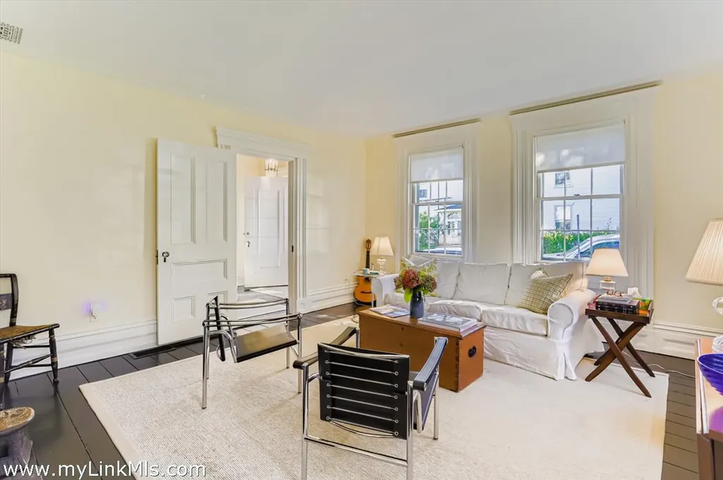 27 Spring Street Vineyard Haven MA 02568