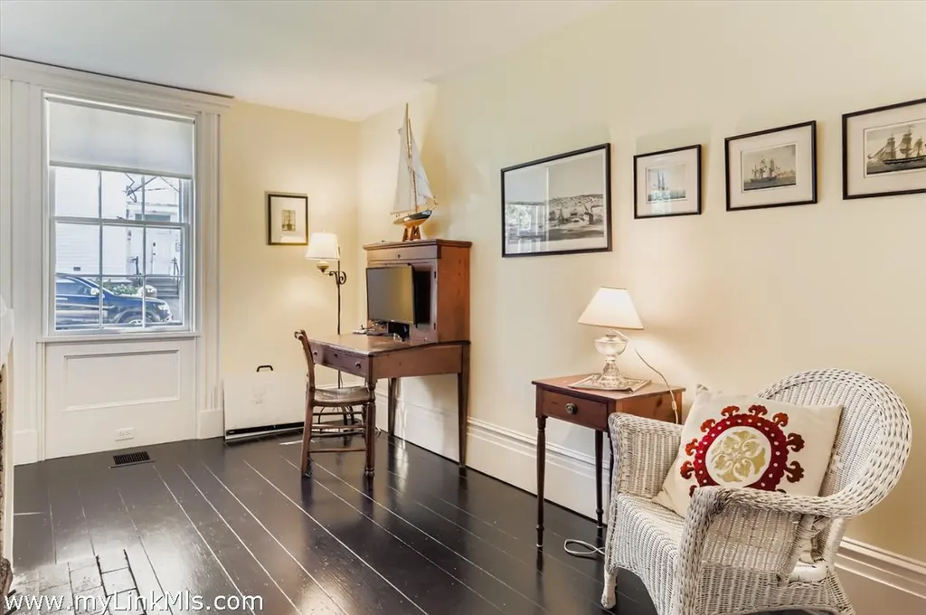 27 Spring Street Vineyard Haven MA 02568
