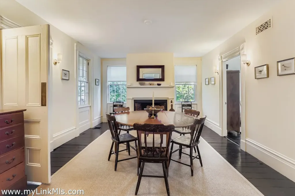 27 Spring Street Vineyard Haven MA 02568