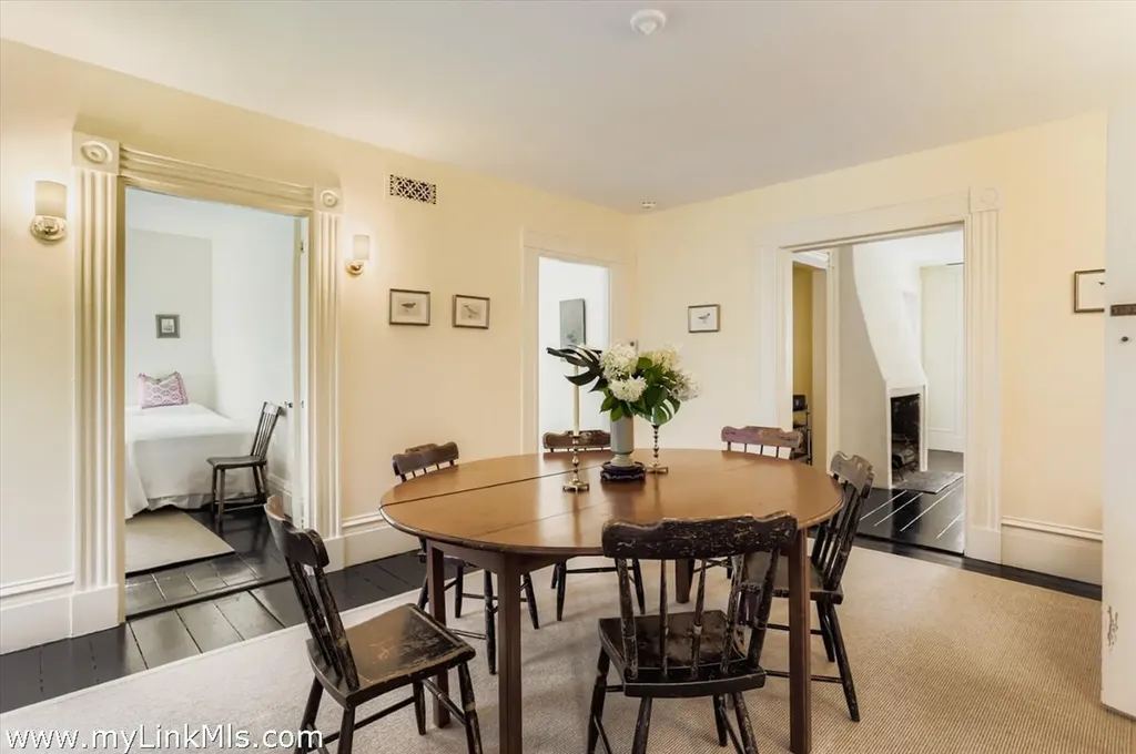 27 Spring Street Vineyard Haven MA 02568