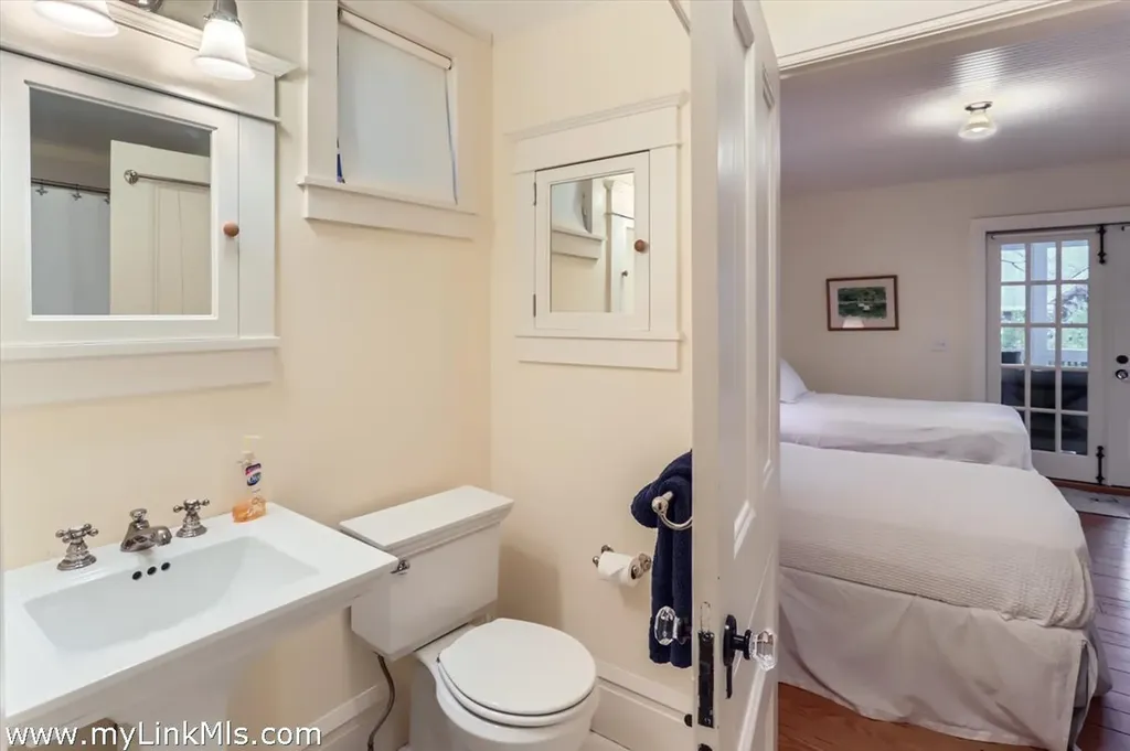 27 Spring Street Vineyard Haven MA 02568