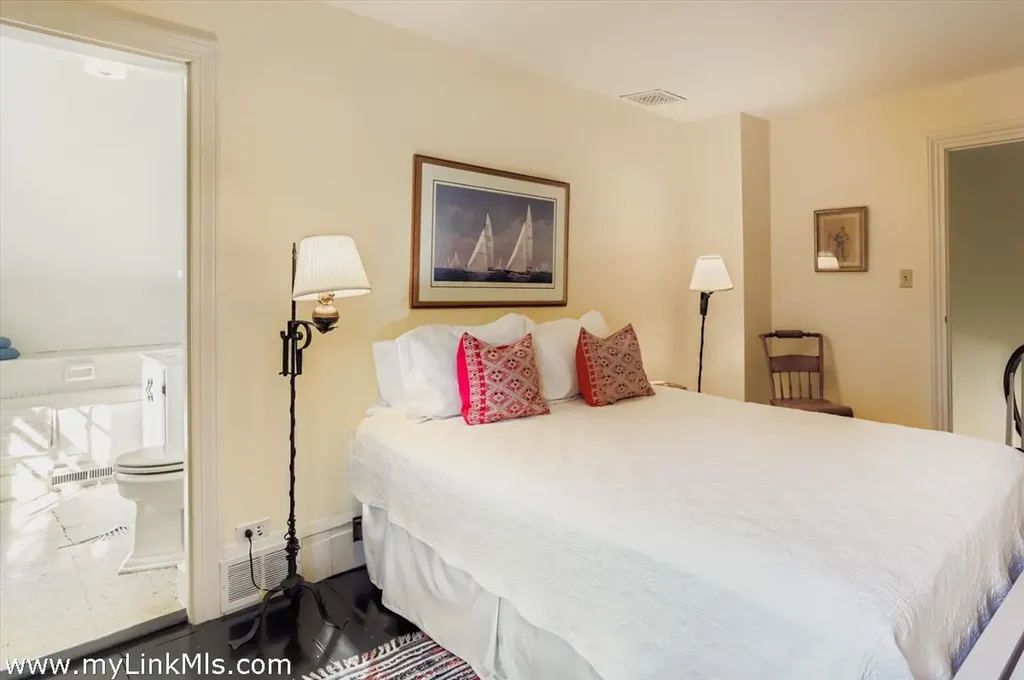 27 Spring Street Vineyard Haven MA 02568